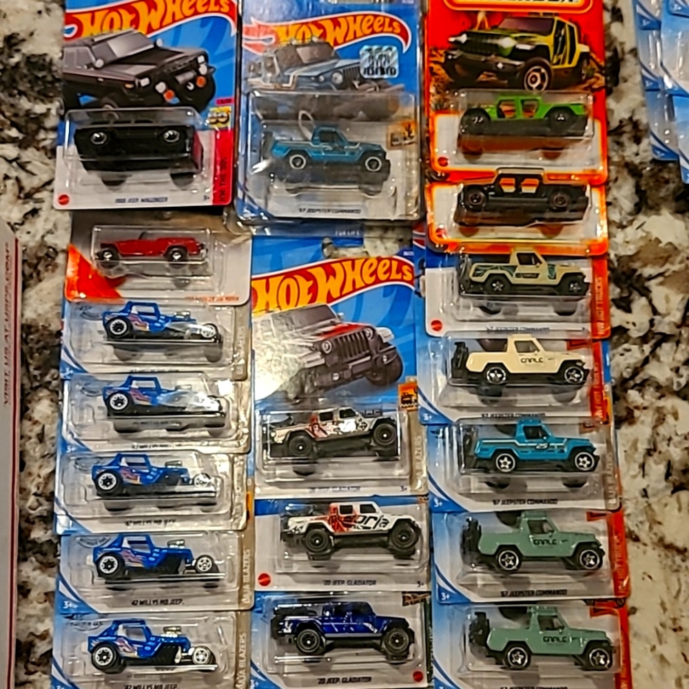 HOTWHEELS & MATCHBOX LOT OF JEEPS WITH SUPER TREASURE HUNT